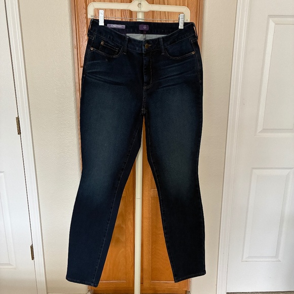 LIKE NEW NYDJ Alina Dark Wash Legging Jean Size 6 - Picture 1 of 6